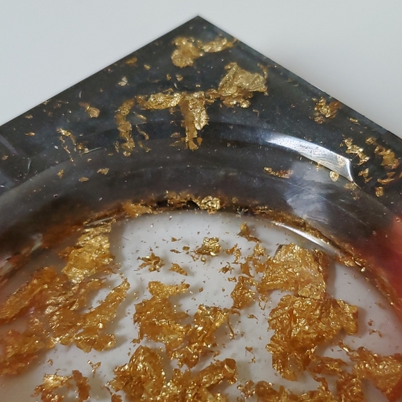 Resin ashtray - Picture 8 of 9